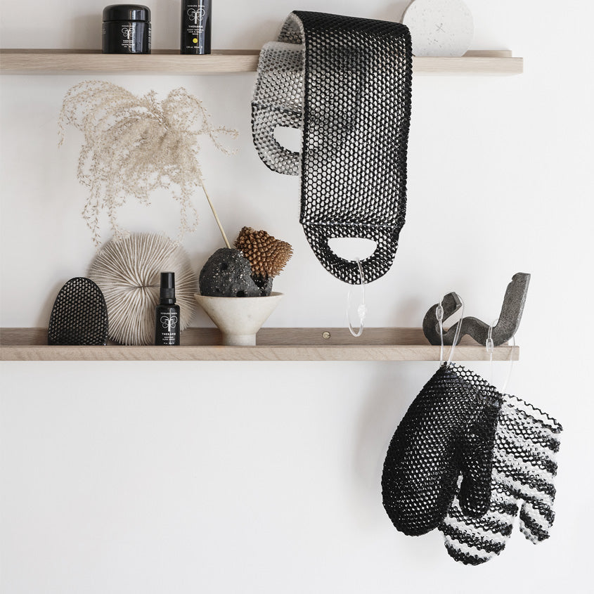 Supracor Spacells Bath Mitt Black - Koch Parfymeri